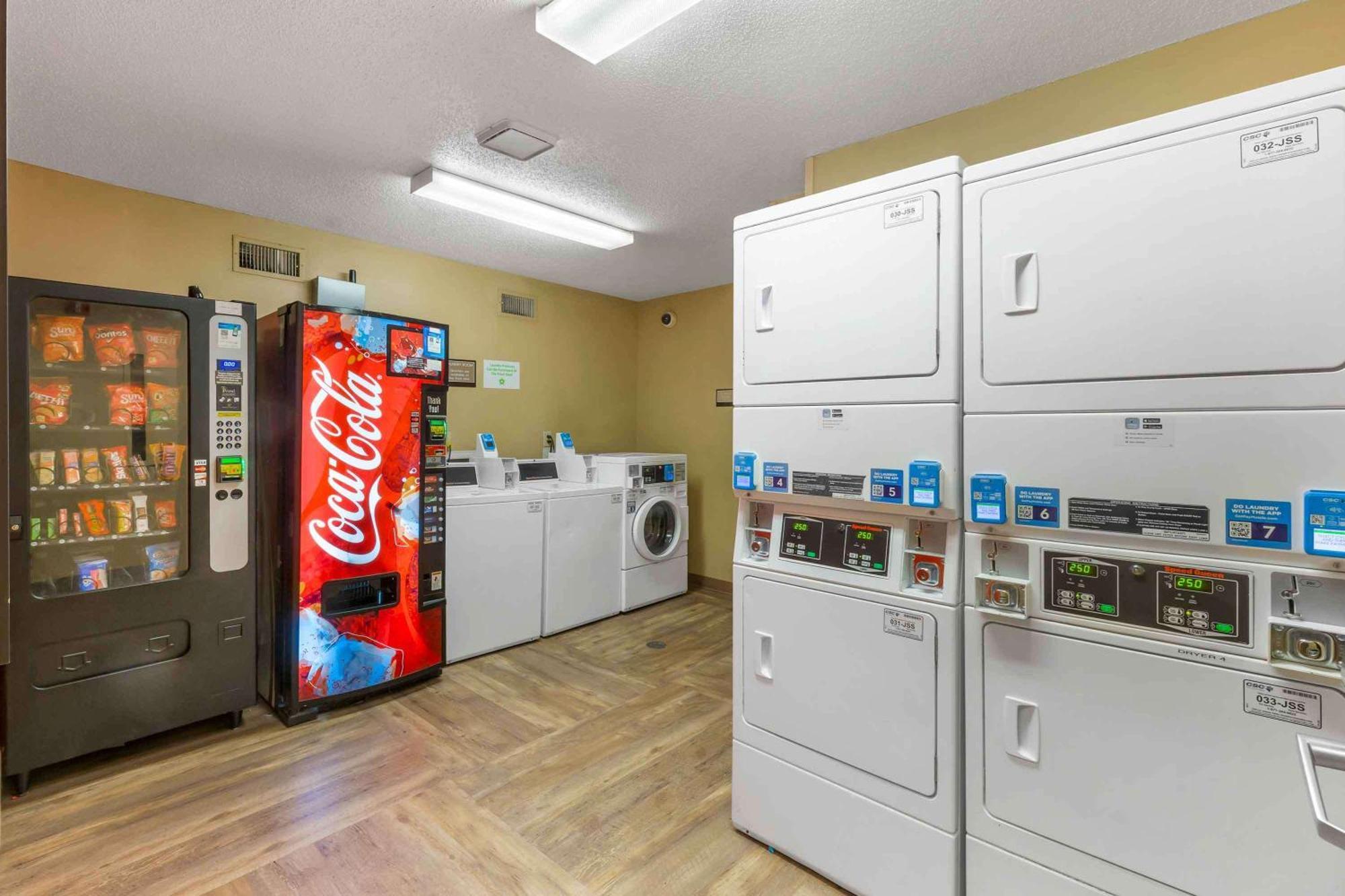 Extended Stay America Suites - Raleigh - Cary - Harrison Ave Kültér fotó